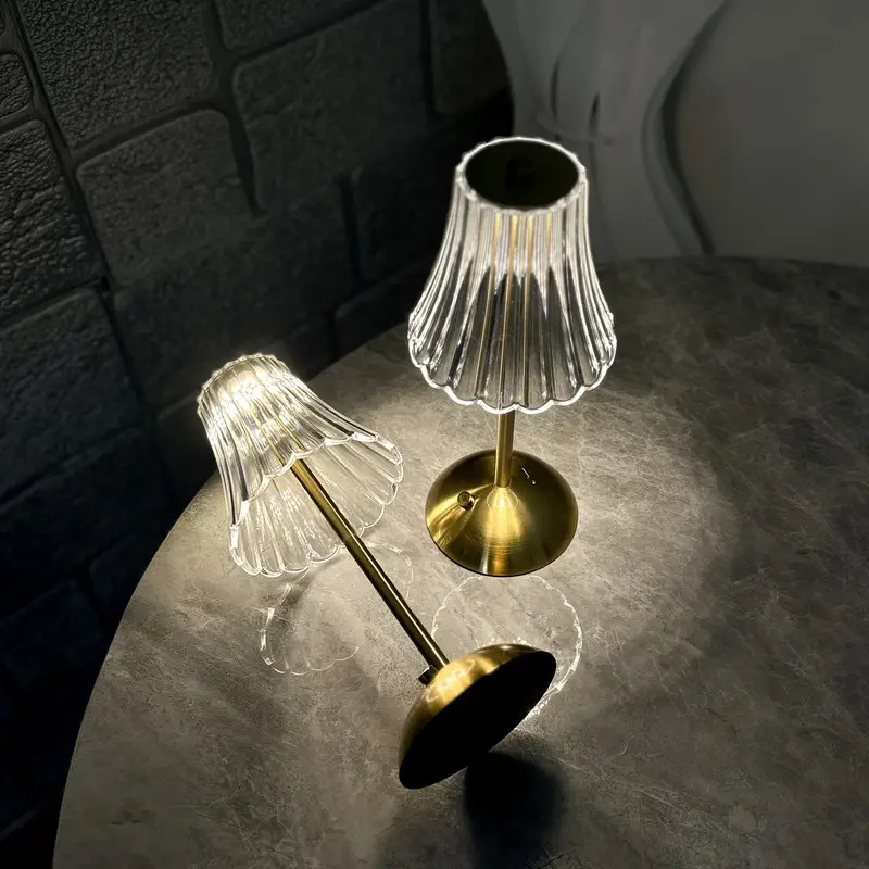 Mushroom Lamp Fashion LED Spike Table Lamp With Rechargeable Design for Outdoor Indoor Restaurant Decoration Table Lamp